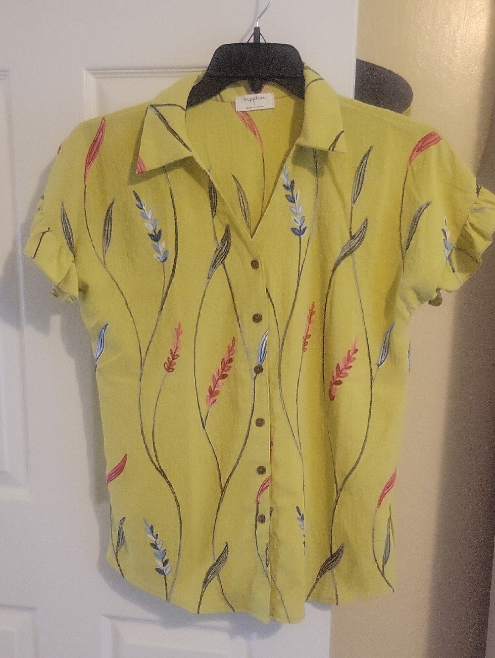 Sapphire SzLg Lime green Floral Embroidered Top ruffle arm button down